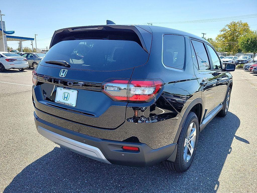 new 2025 Honda Pilot car, priced at $47,095