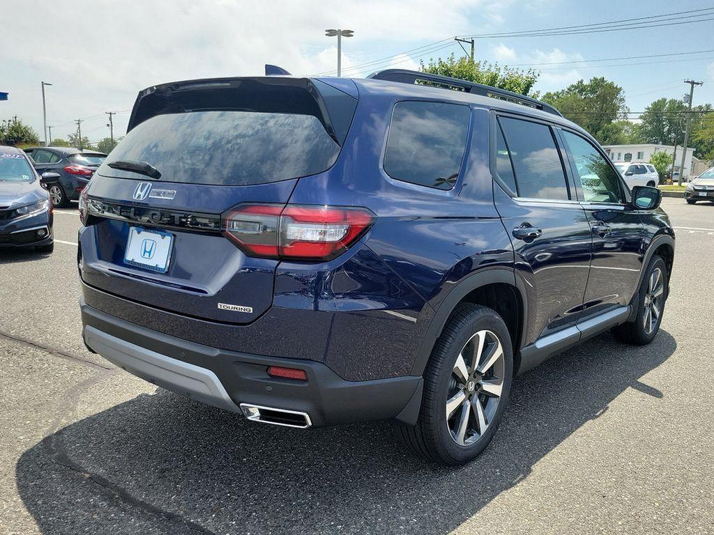 new 2025 Honda Pilot car, priced at $51,050