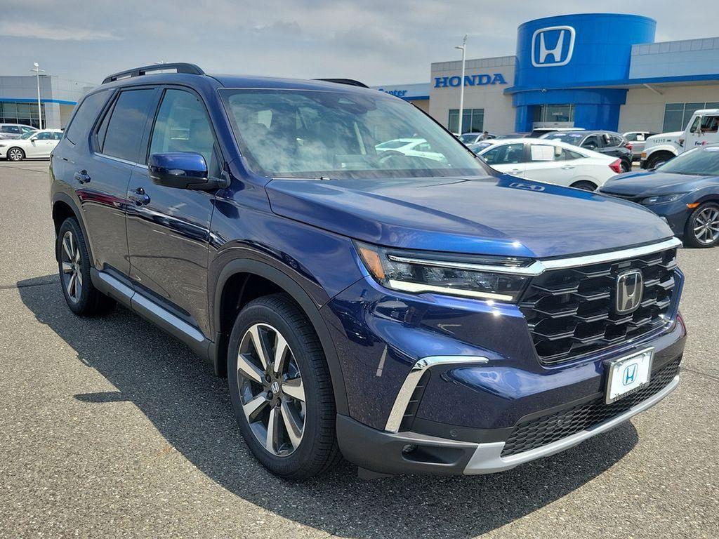 new 2025 Honda Pilot car, priced at $51,050