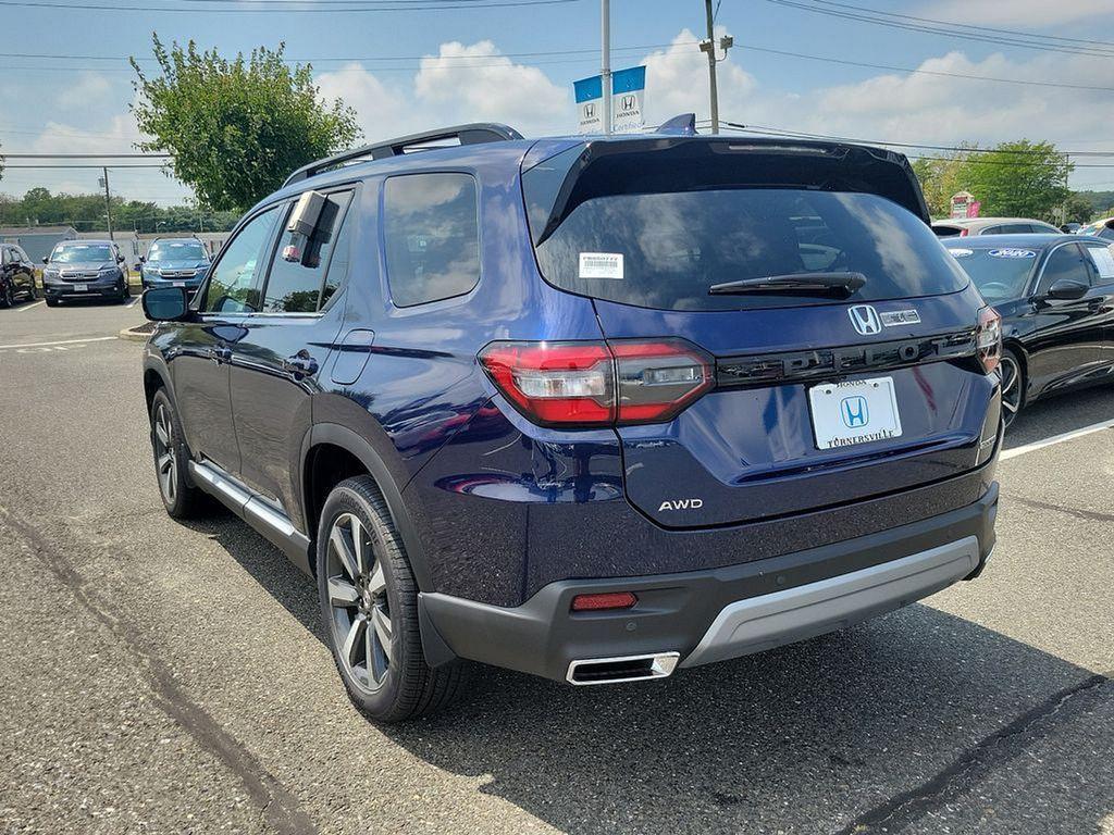 new 2025 Honda Pilot car, priced at $51,050