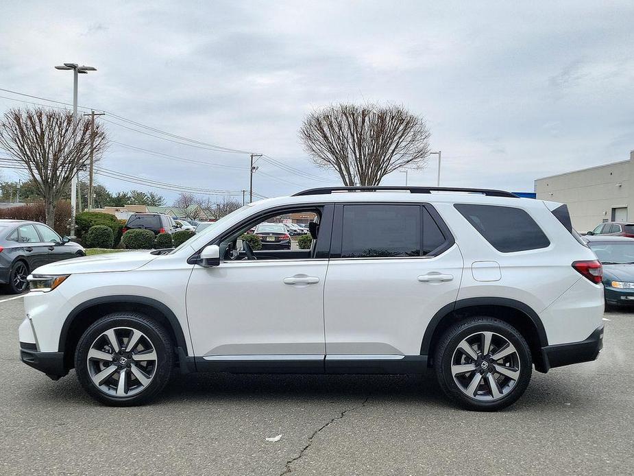 new 2025 Honda Pilot car, priced at $54,930