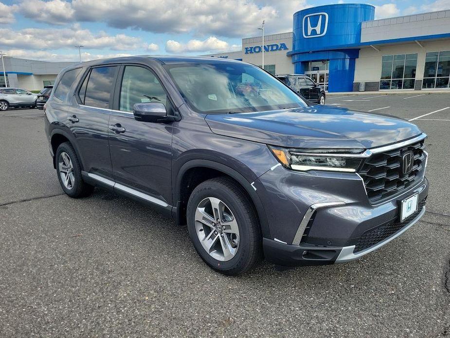 new 2025 Honda Pilot car, priced at $46,995