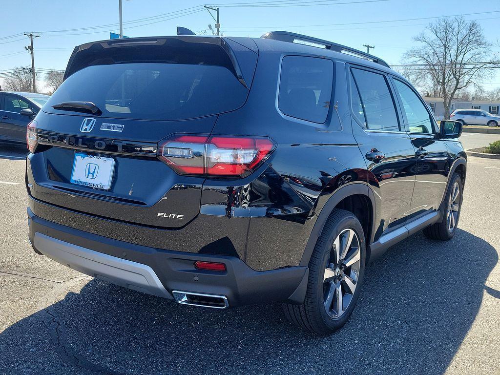 new 2025 Honda Pilot car, priced at $54,475