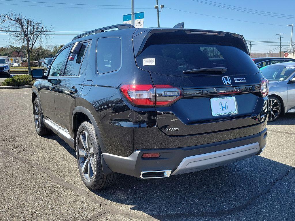 new 2025 Honda Pilot car, priced at $54,475