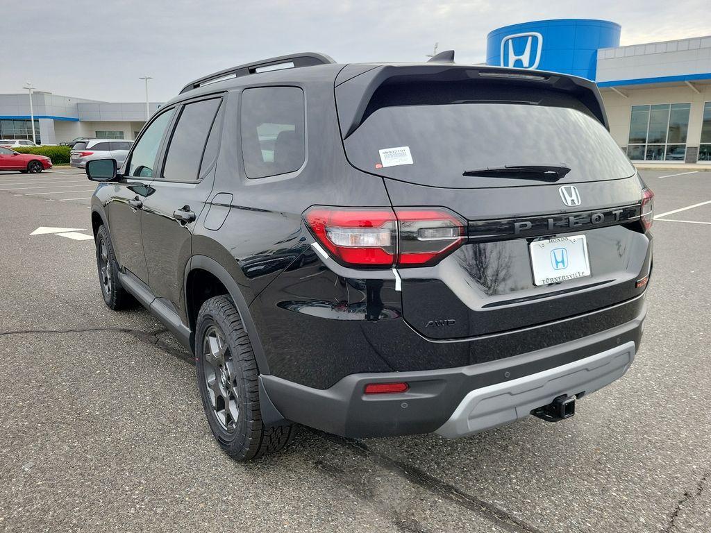 new 2025 Honda Pilot car, priced at $50,795