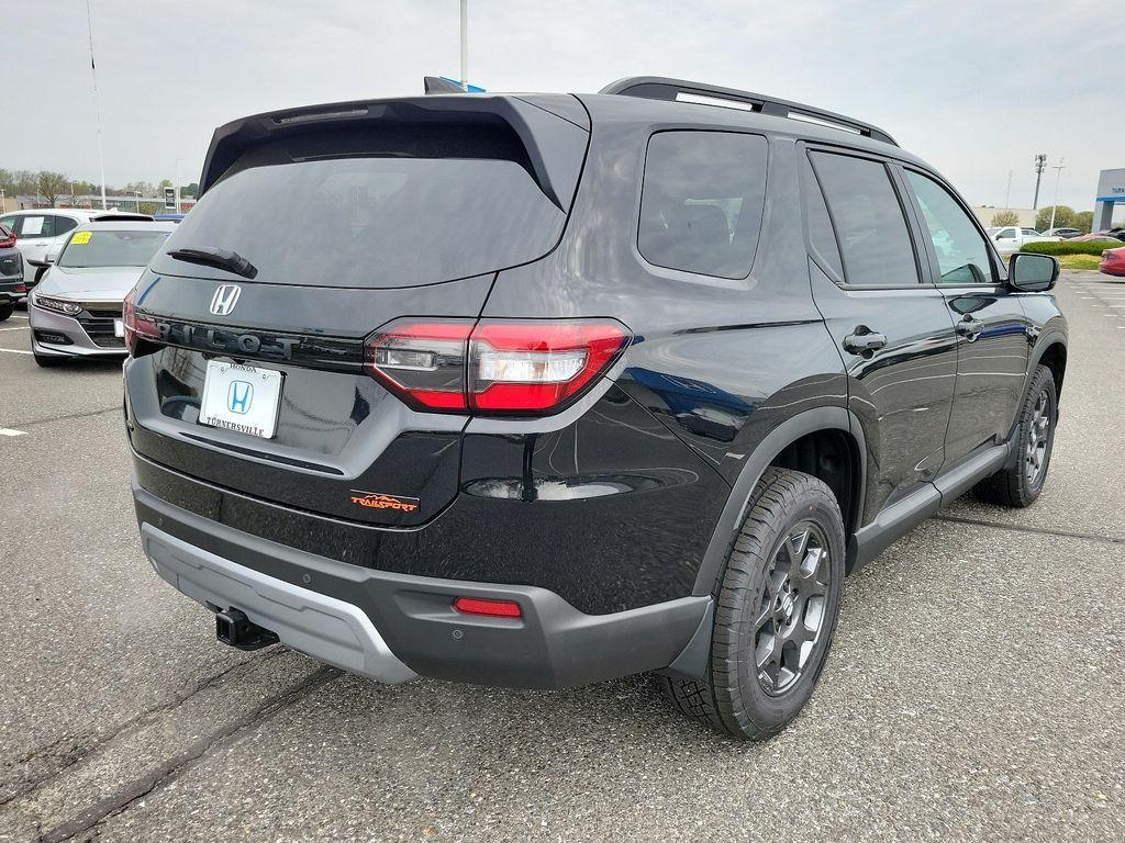 new 2025 Honda Pilot car, priced at $50,795