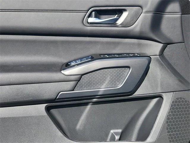 new 2025 Nissan Pathfinder car, priced at $39,590