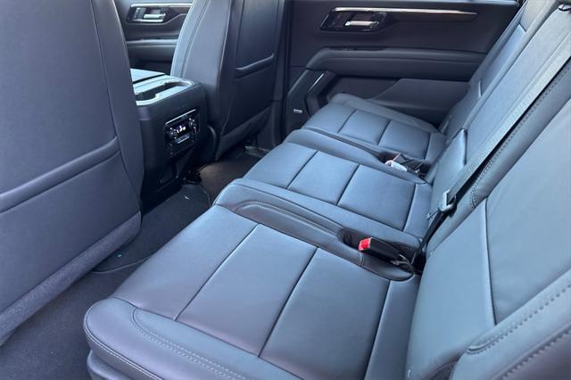 new 2025 Chevrolet Suburban car, priced at $72,689