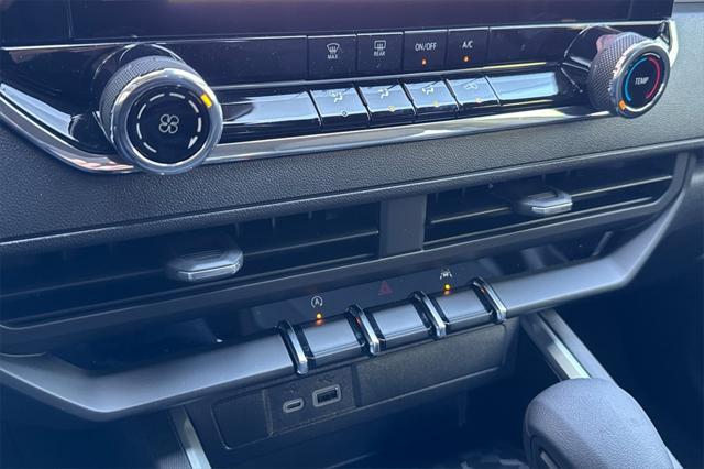 new 2025 Chevrolet Colorado car, priced at $40,450