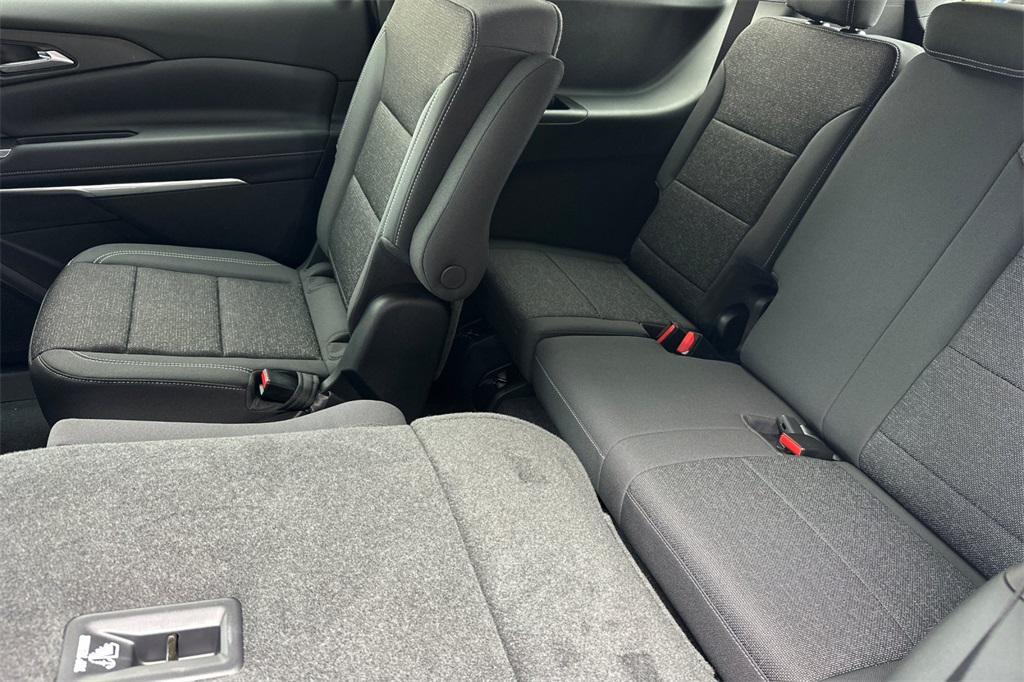 new 2025 Chevrolet Traverse car, priced at $39,995