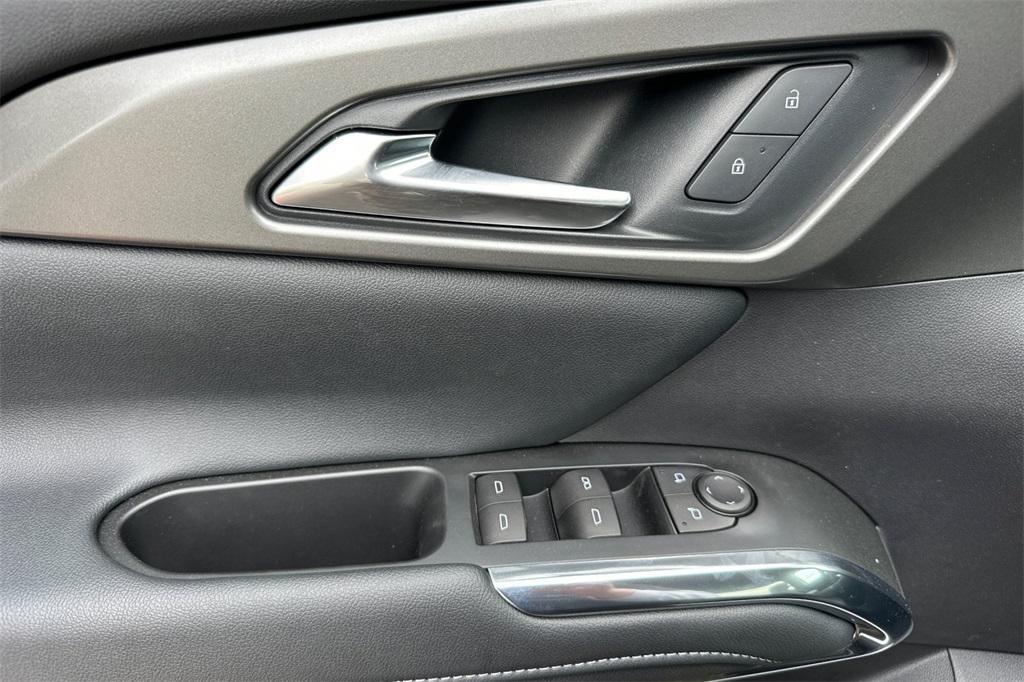 new 2025 Chevrolet Traverse car, priced at $39,995