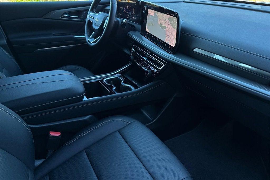 new 2025 Chevrolet Traverse car, priced at $39,995