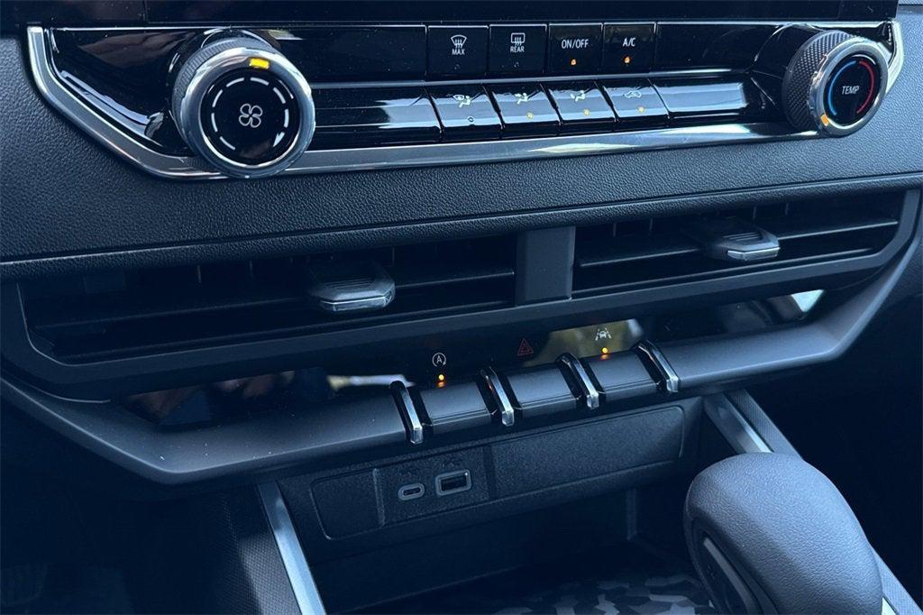 new 2025 Chevrolet Colorado car, priced at $32,992