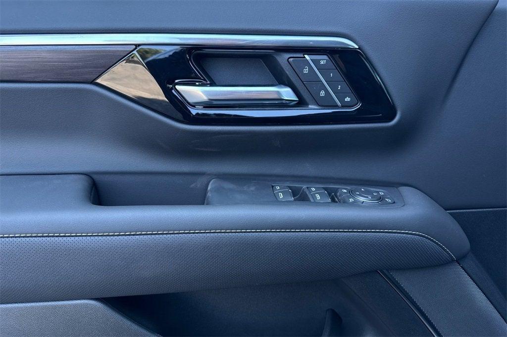 new 2025 Chevrolet Suburban car, priced at $76,691