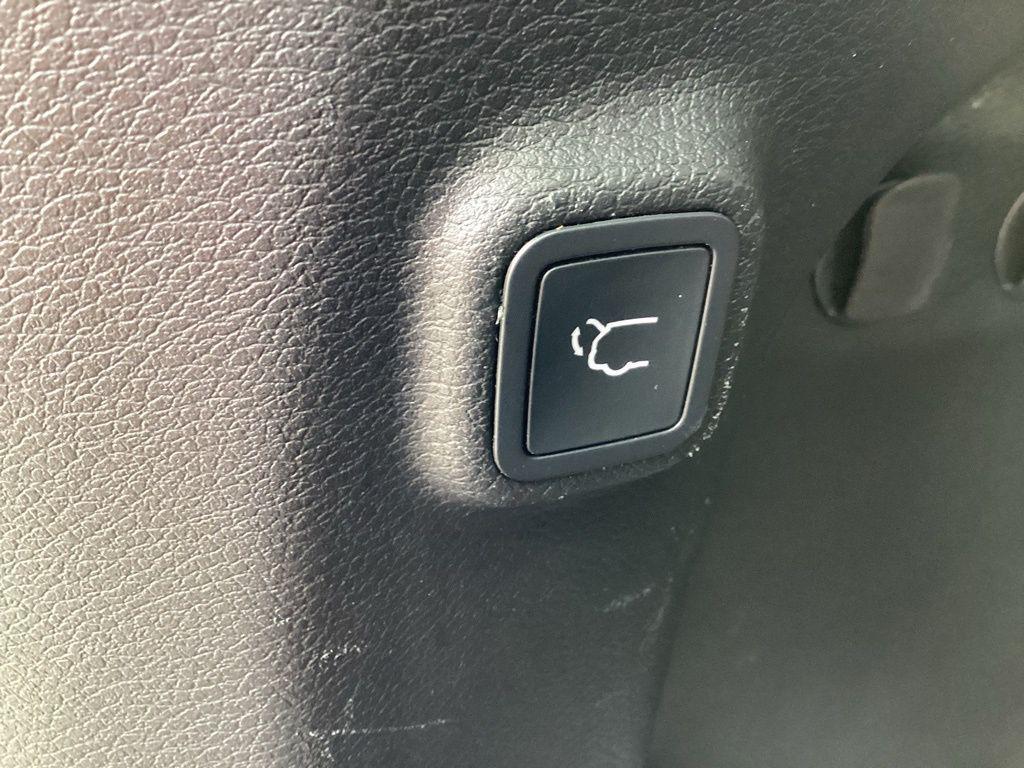used 2019 Jeep Cherokee car, priced at $22,491