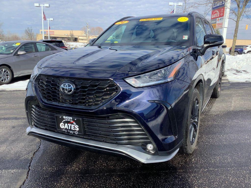 used 2024 Toyota Highlander car, priced at $44,990