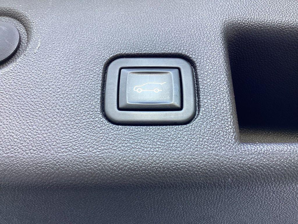 used 2021 Chevrolet Equinox car, priced at $17,876