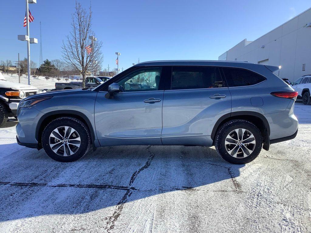 used 2022 Toyota Highlander car, priced at $37,315