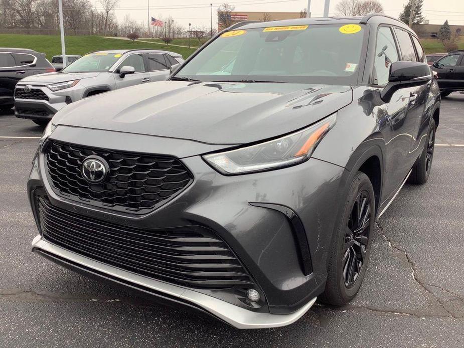 used 2024 Toyota Highlander car, priced at $42,994