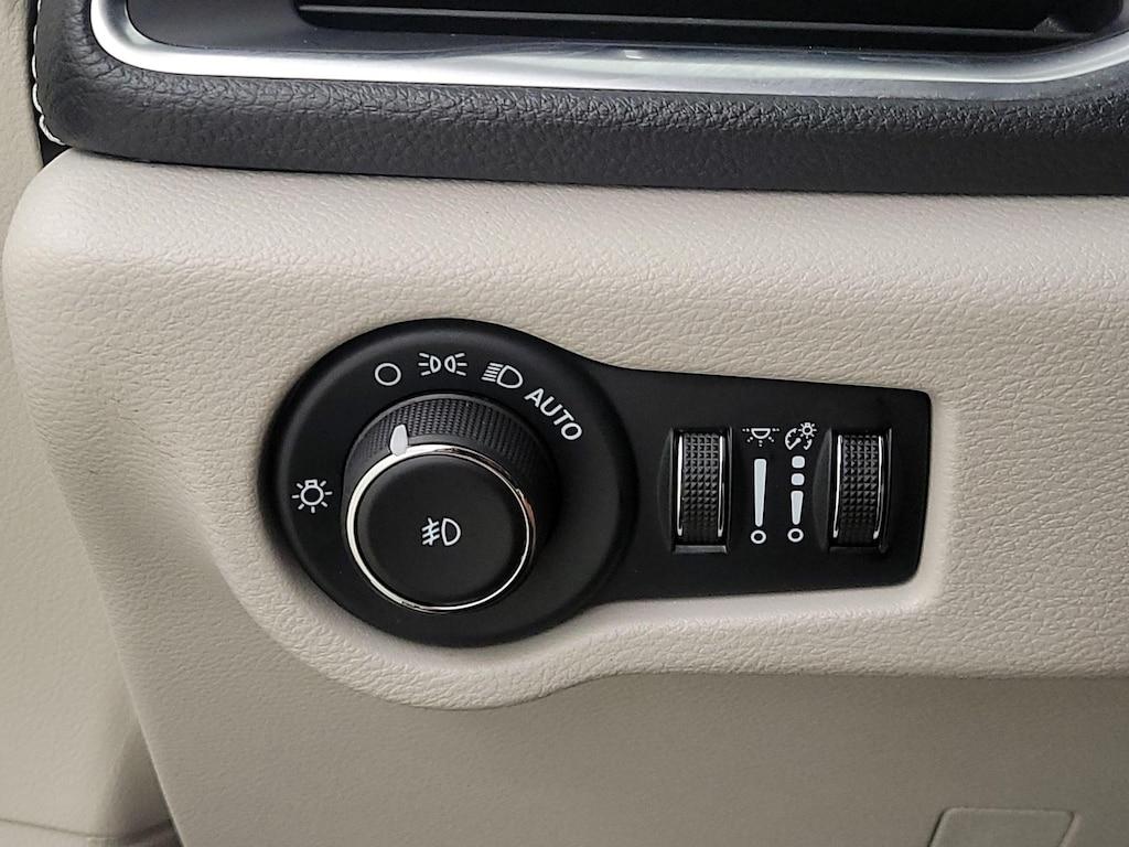 used 2023 Chrysler Pacifica car, priced at $37,998