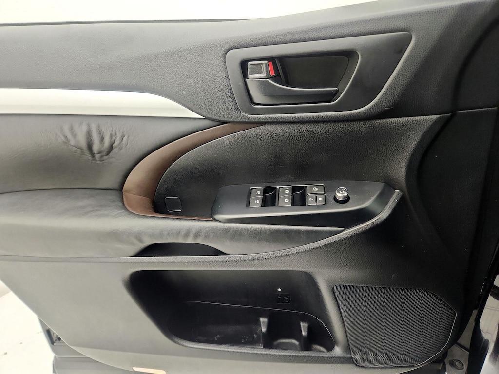 used 2014 Toyota Highlander car, priced at $17,998