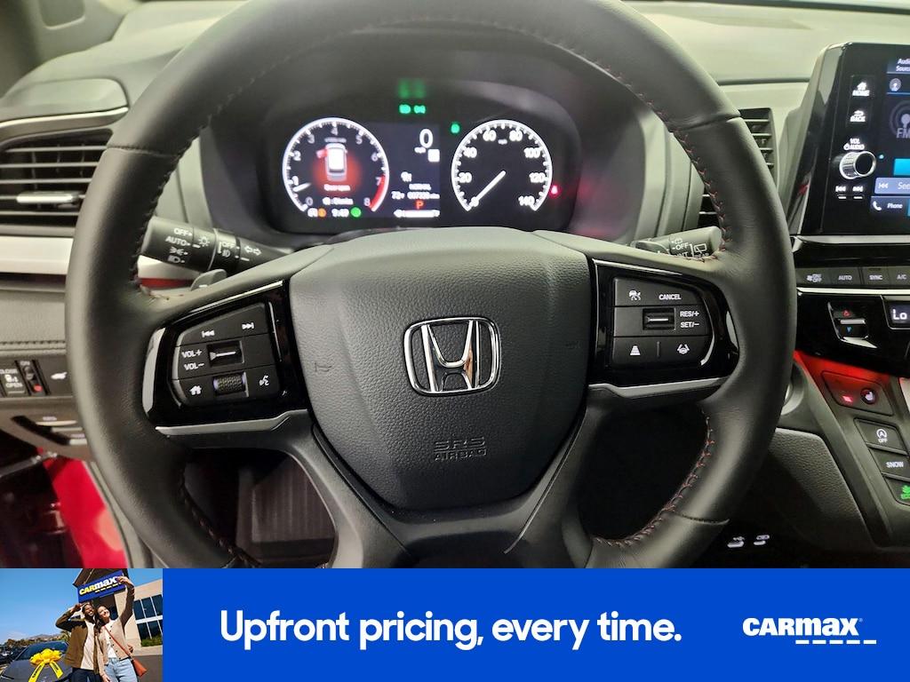 used 2025 Honda Odyssey car, priced at $43,998