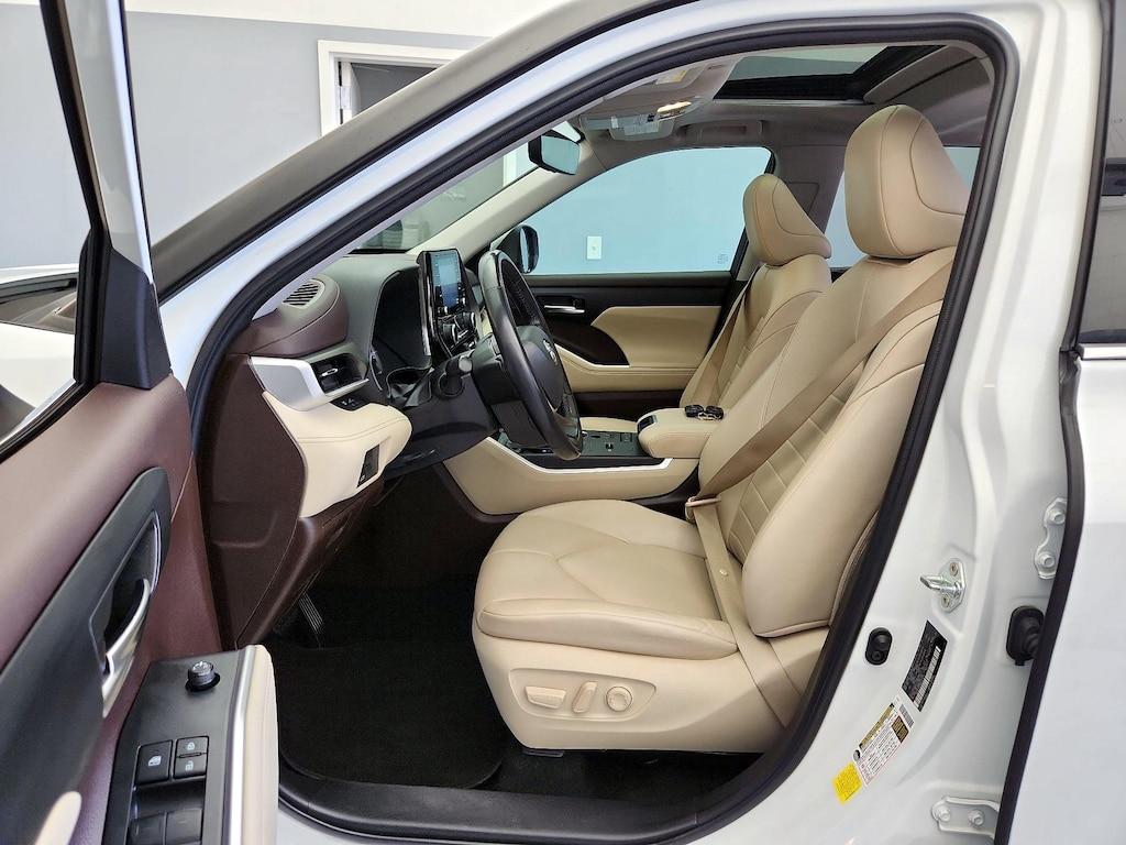 used 2022 Toyota Highlander car, priced at $34,998