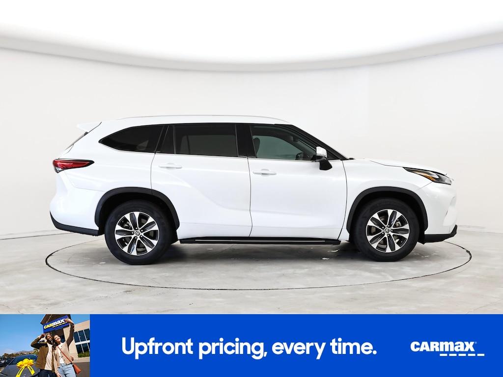 used 2022 Toyota Highlander car, priced at $34,998
