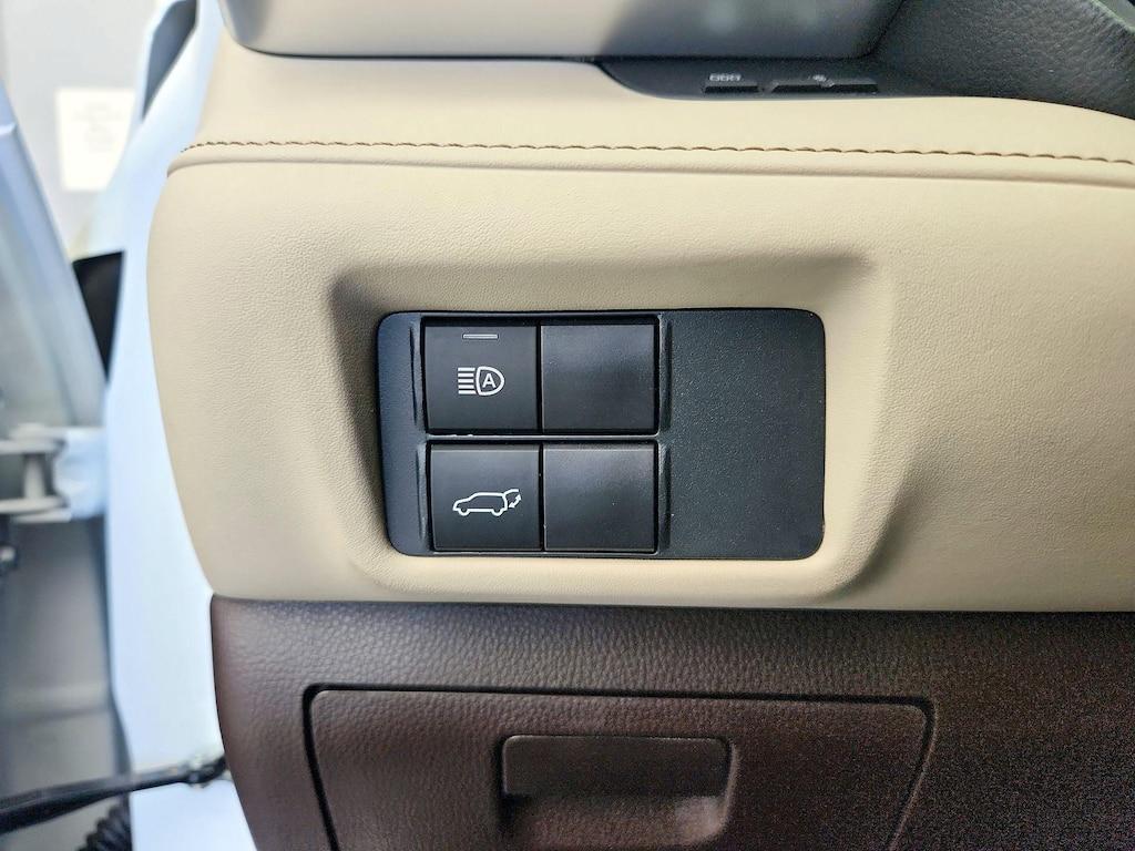 used 2022 Toyota Highlander car, priced at $34,998