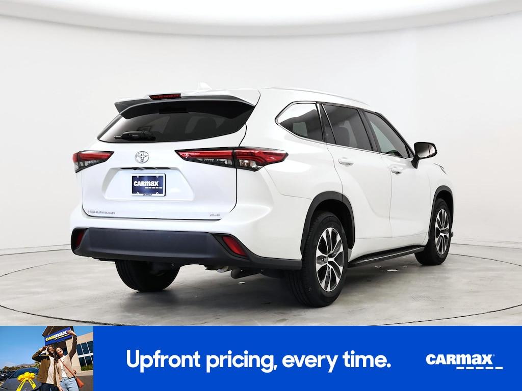 used 2022 Toyota Highlander car, priced at $34,998