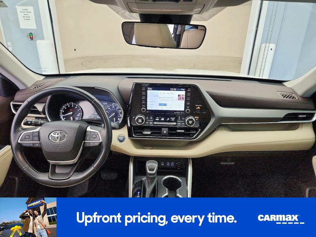 used 2022 Toyota Highlander car, priced at $34,998