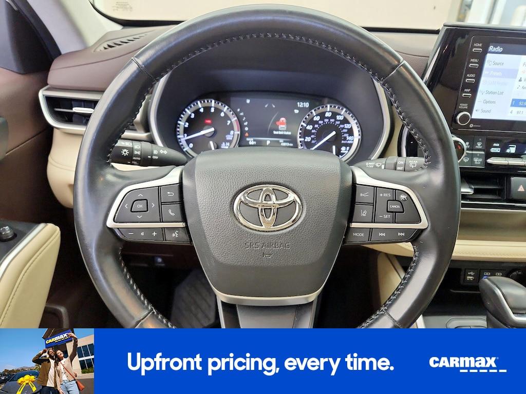 used 2022 Toyota Highlander car, priced at $34,998