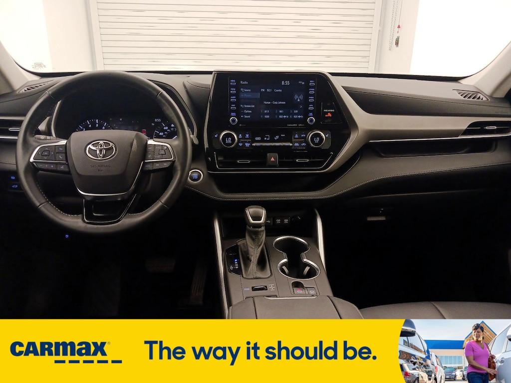used 2021 Toyota Highlander car, priced at $40,998