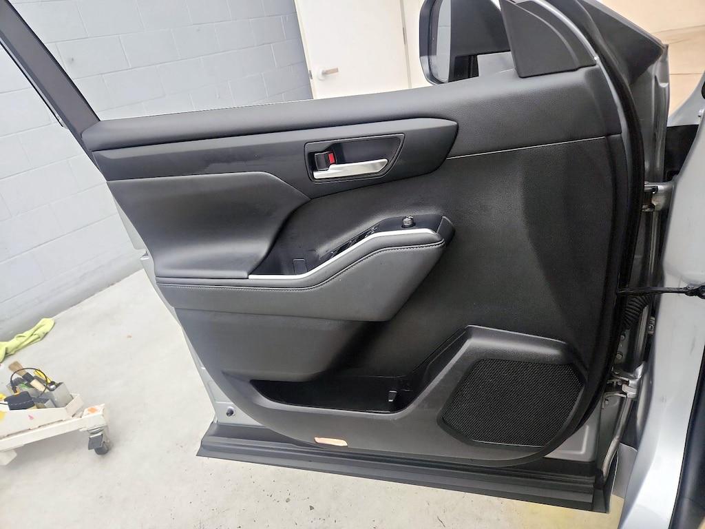 used 2021 Toyota Highlander car, priced at $33,998