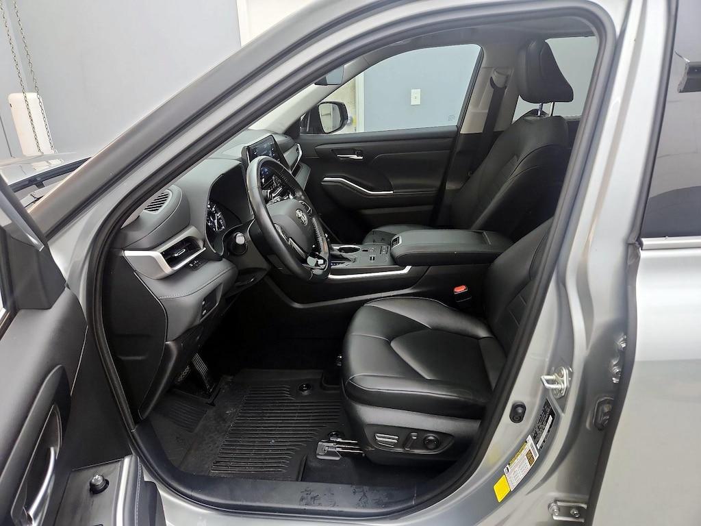 used 2021 Toyota Highlander car, priced at $33,998