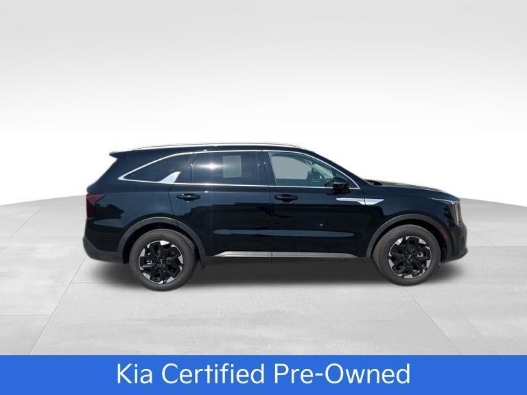 used 2025 Kia Sorento car, priced at $31,300