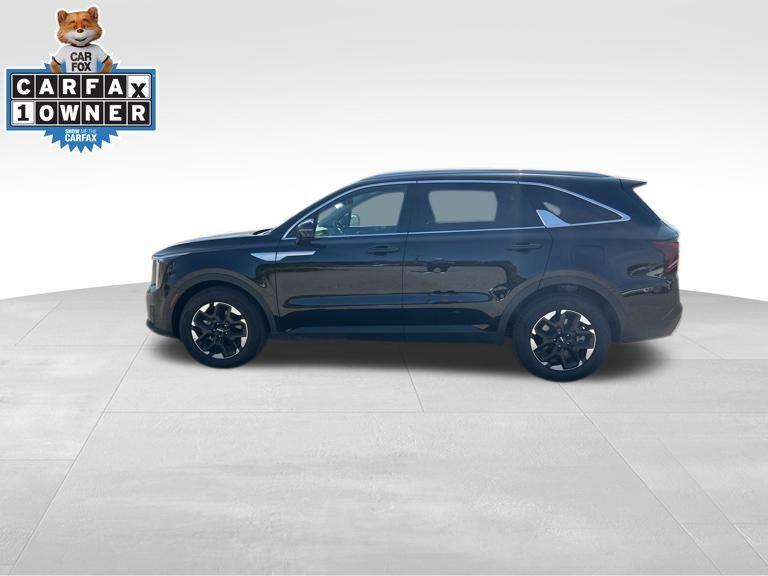 used 2025 Kia Sorento car, priced at $31,300