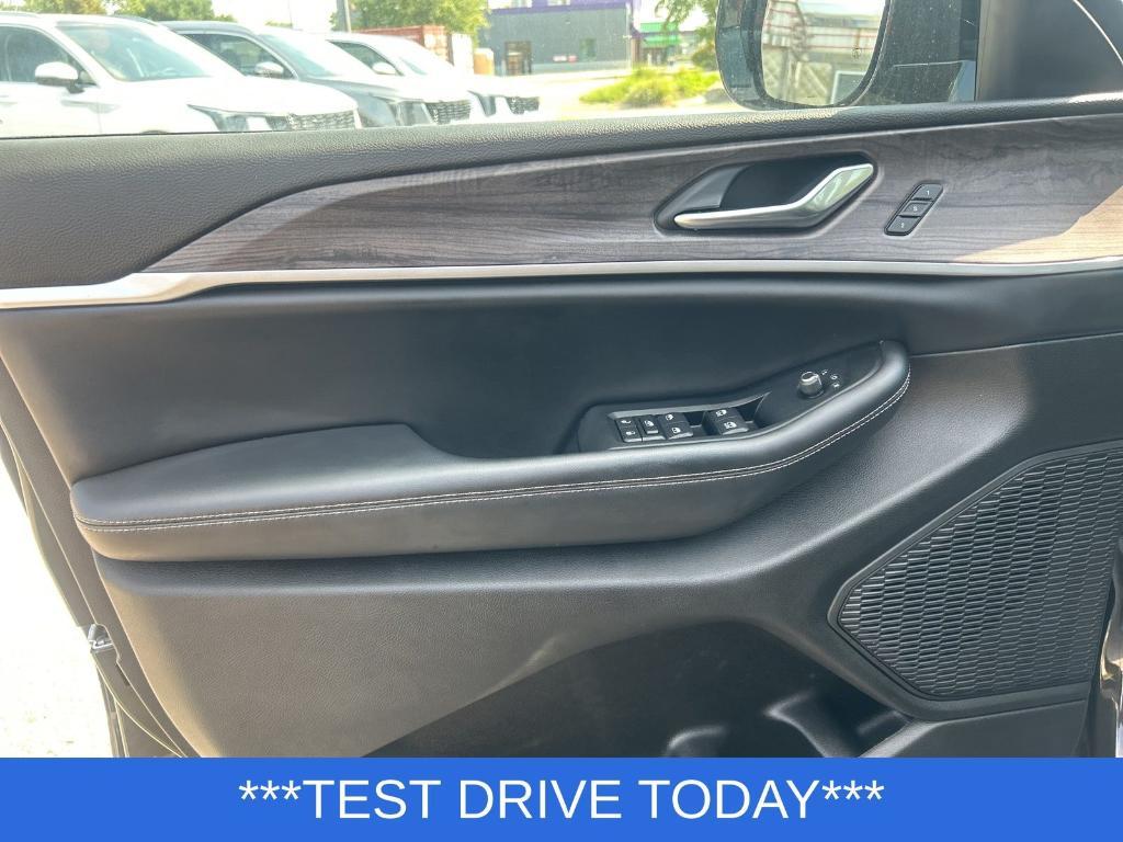 used 2023 Jeep Grand Cherokee L car, priced at $34,280
