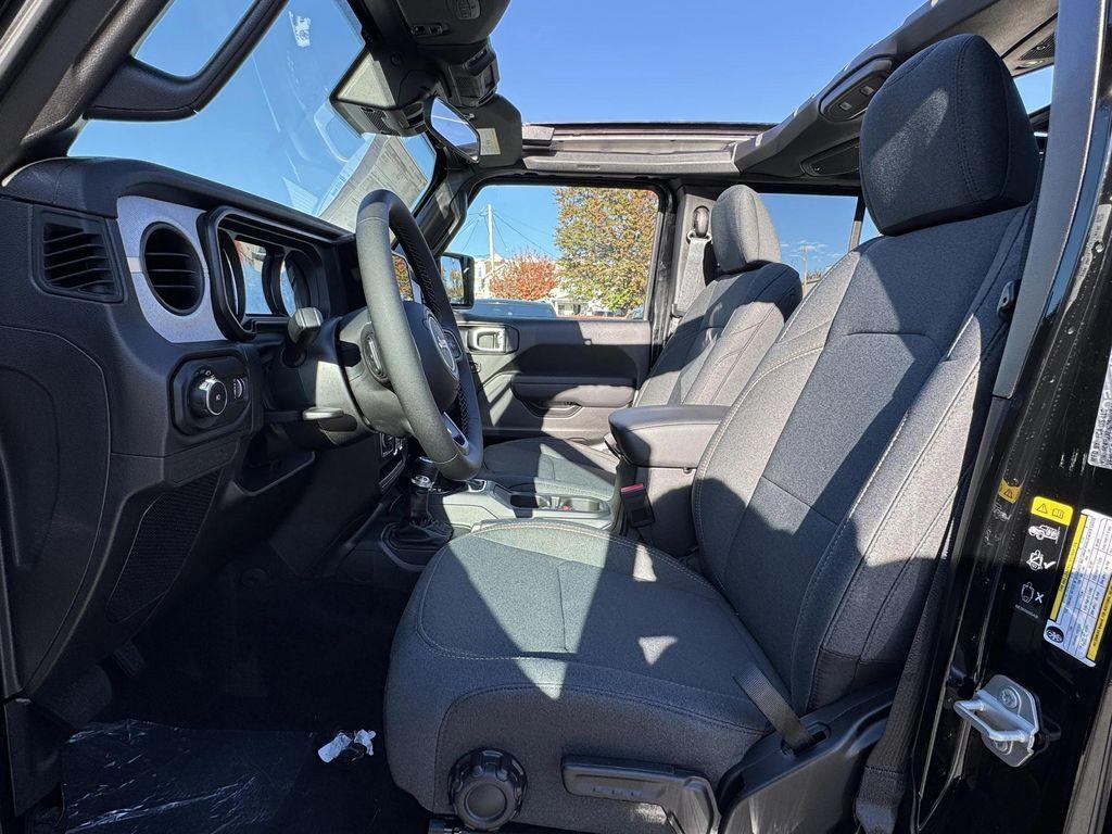 new 2025 Jeep Wrangler car, priced at $46,375