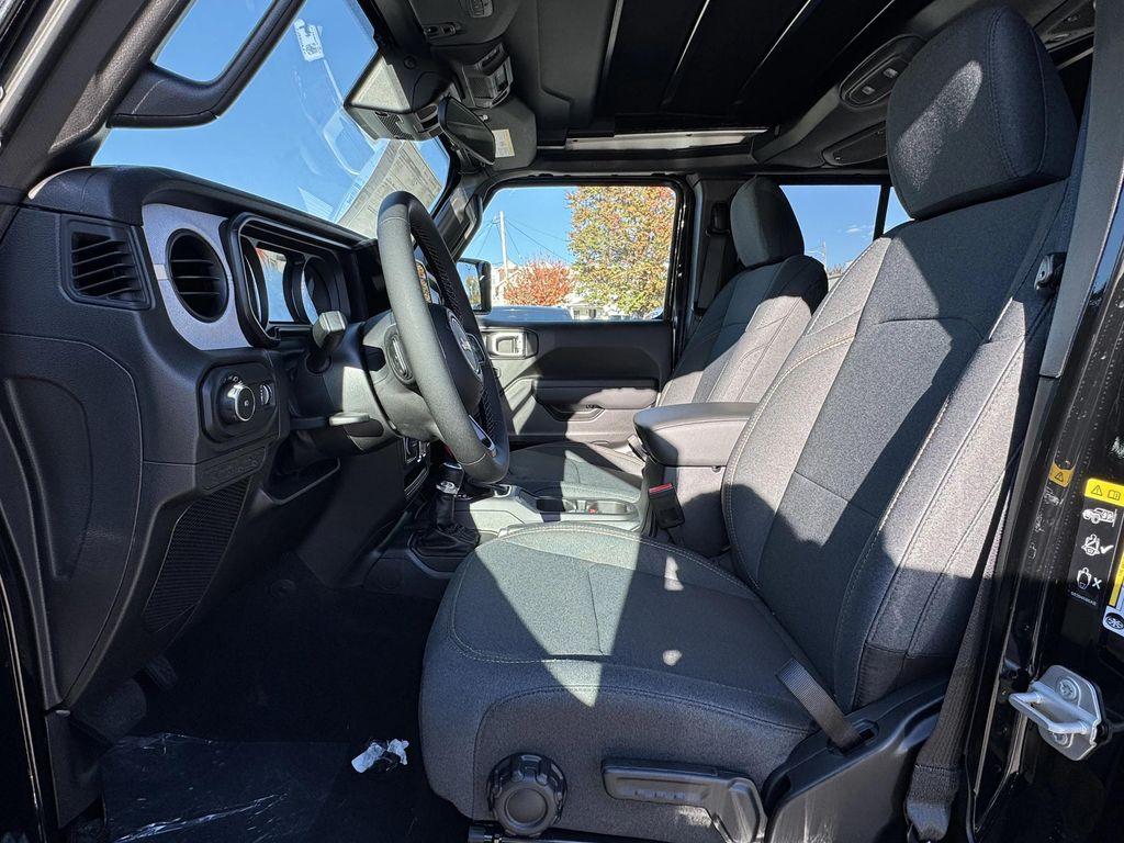 new 2025 Jeep Wrangler car, priced at $46,375