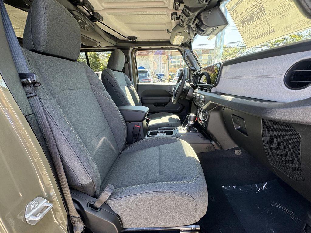 new 2025 Jeep Wrangler car, priced at $51,075