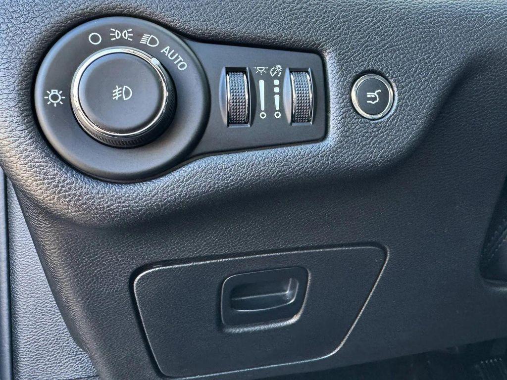 used 2021 Jeep Cherokee car, priced at $19,994