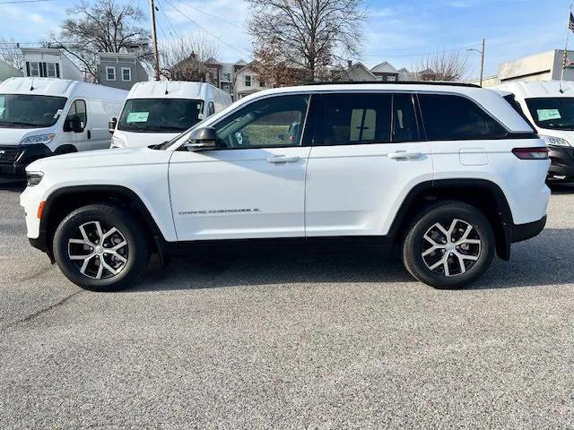 new 2025 Jeep Grand Cherokee car, priced at $44,625