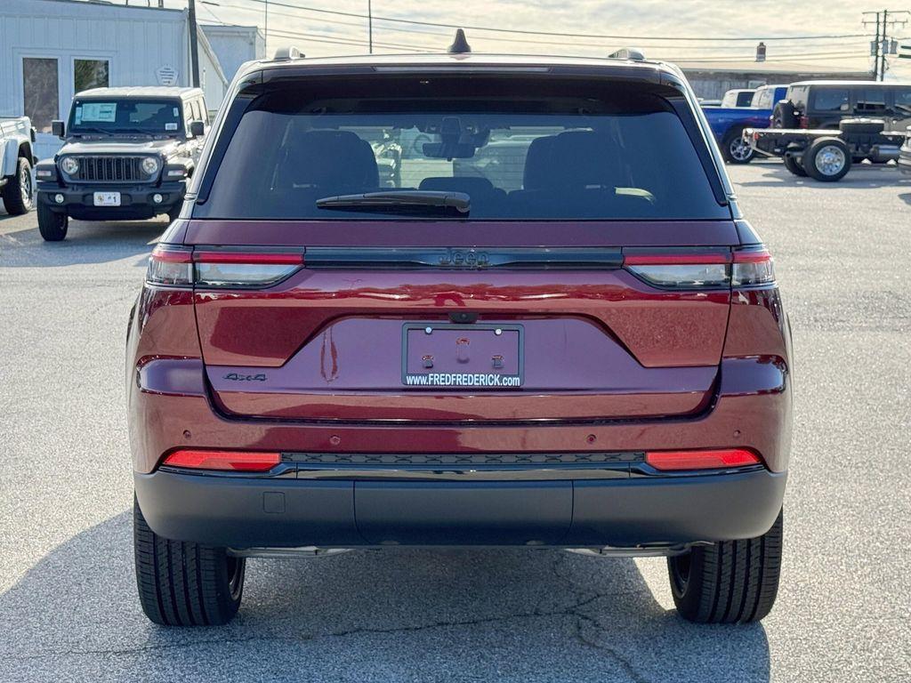 new 2025 Jeep Grand Cherokee car, priced at $38,625