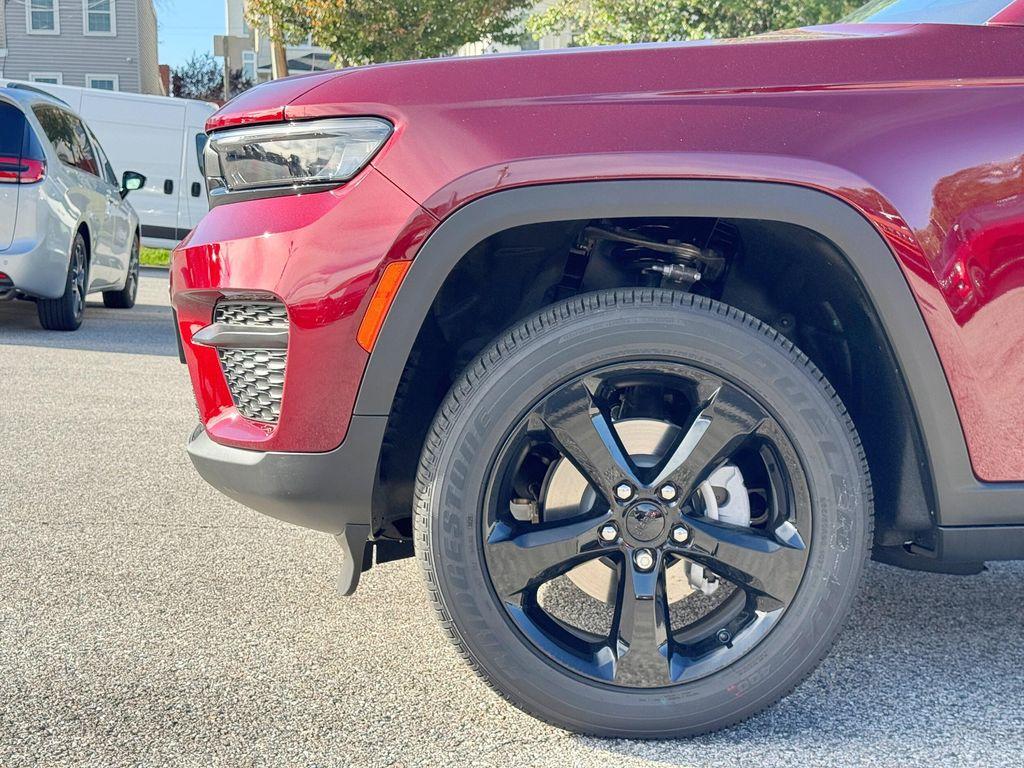 new 2025 Jeep Grand Cherokee car, priced at $38,625