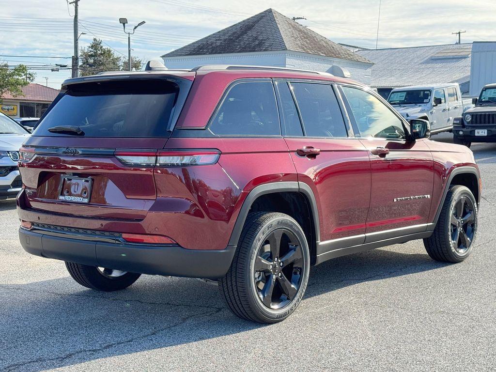 new 2025 Jeep Grand Cherokee car, priced at $38,625
