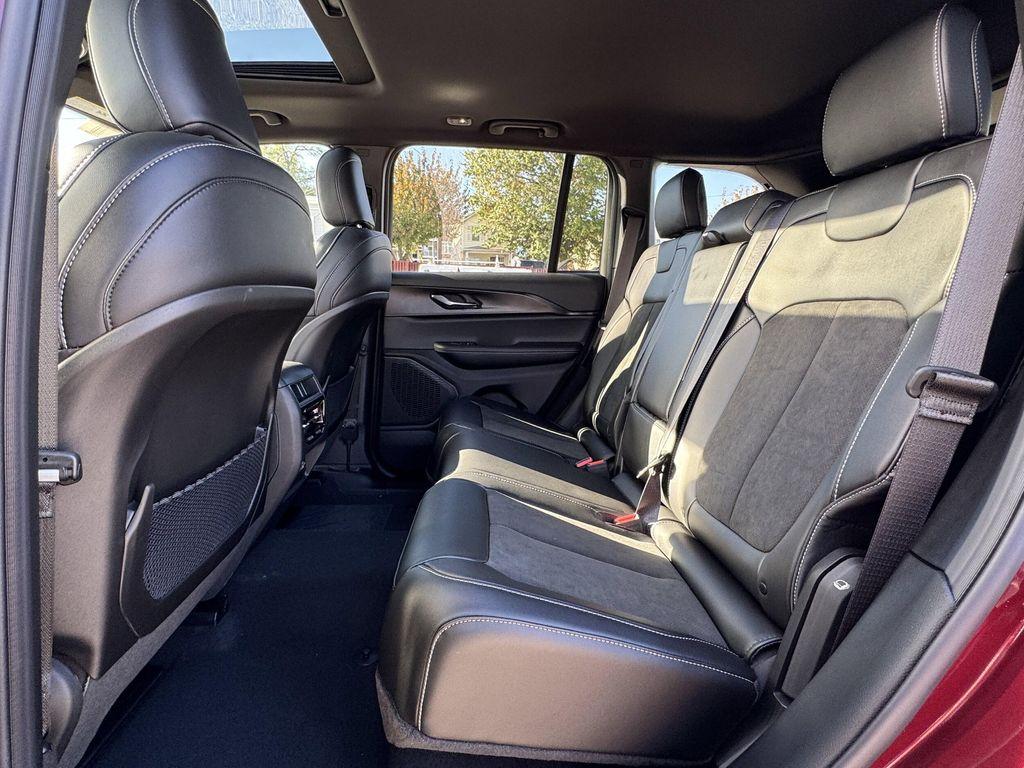 new 2025 Jeep Grand Cherokee car, priced at $38,625