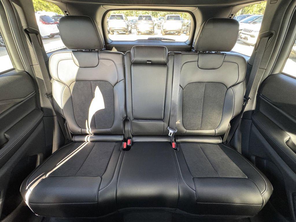 new 2025 Jeep Grand Cherokee car, priced at $38,625