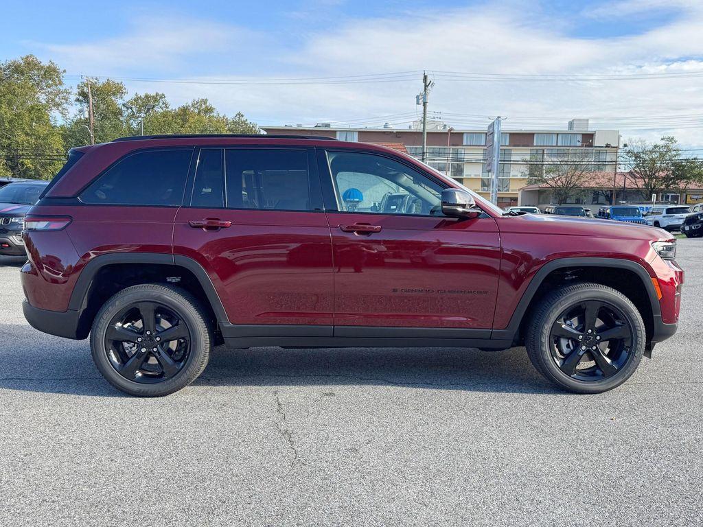 new 2025 Jeep Grand Cherokee car, priced at $38,625