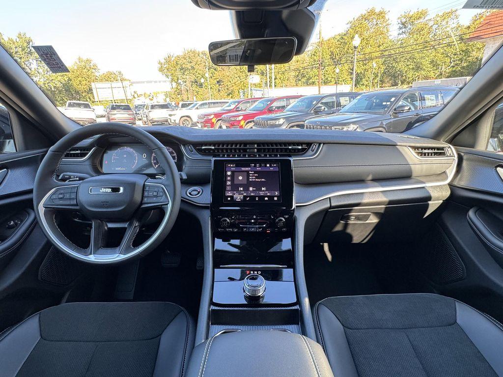 new 2025 Jeep Grand Cherokee car, priced at $38,625